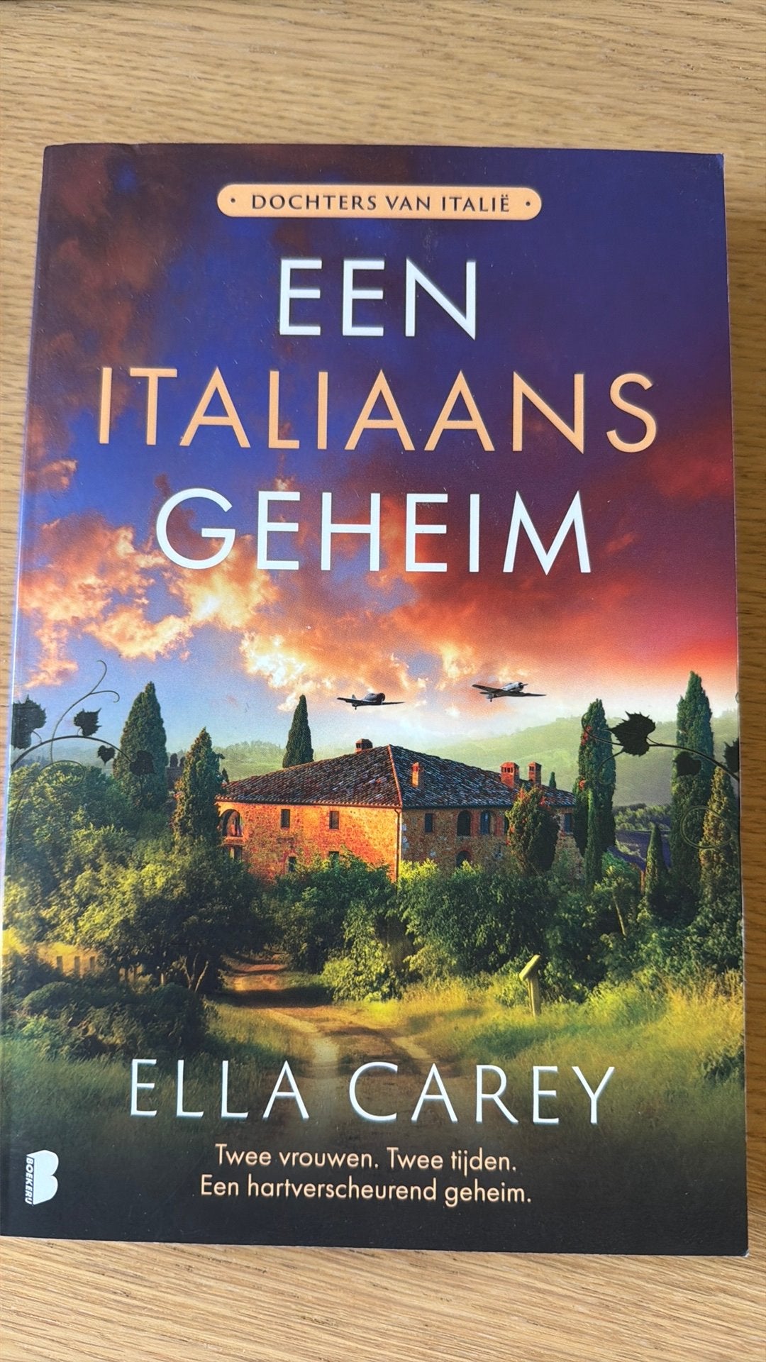 Ella Carey - Een Italiaans geheim, Ophalen, Zo goed als nieuw, Ella Carey