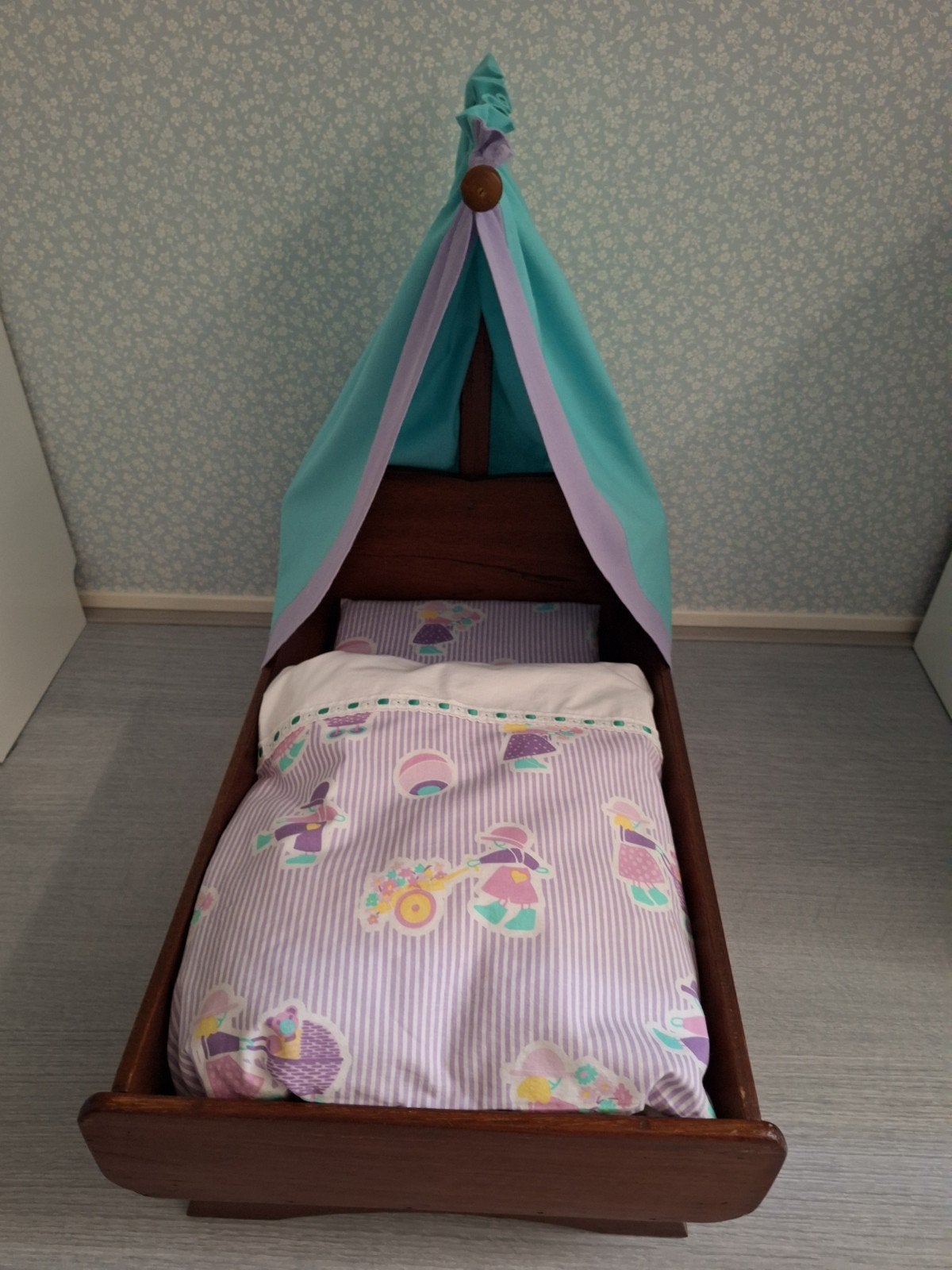 Leuk houten poppenbed met gewassen bekleding, Ophalen, Gebruikt, Babypop