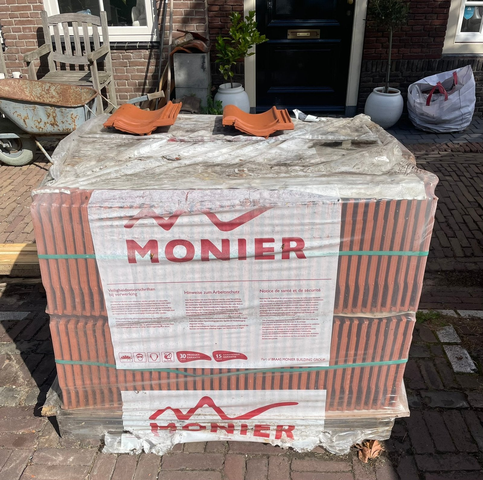 Pallet 320 nieuwe Mornier 6 dakpannen/40 tengels/broekstuk, Ophalen, Steen of Klei, Nieuw, 15 m² of meer