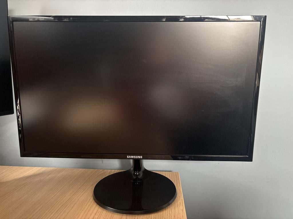 Samsung S24F352FHU 24 inch Full HD Monitor, Computers en Software, Monitoren, Ophalen, HDMI, Kantelbaar, Full HD