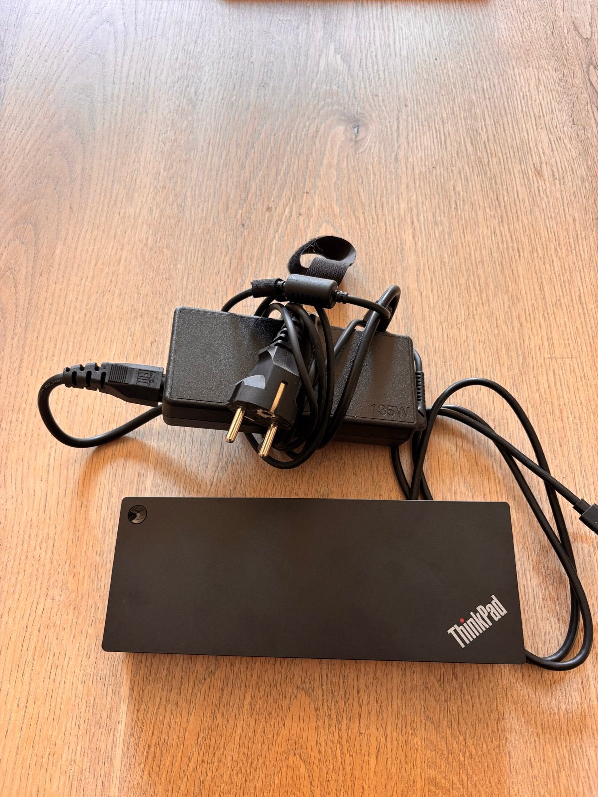 Lenovo ThinkPad Docking Station 40AF met 135W adapter en KVM, Computers en Software, Dockingstations, Ophalen of Verzenden, Zo goed als nieuw