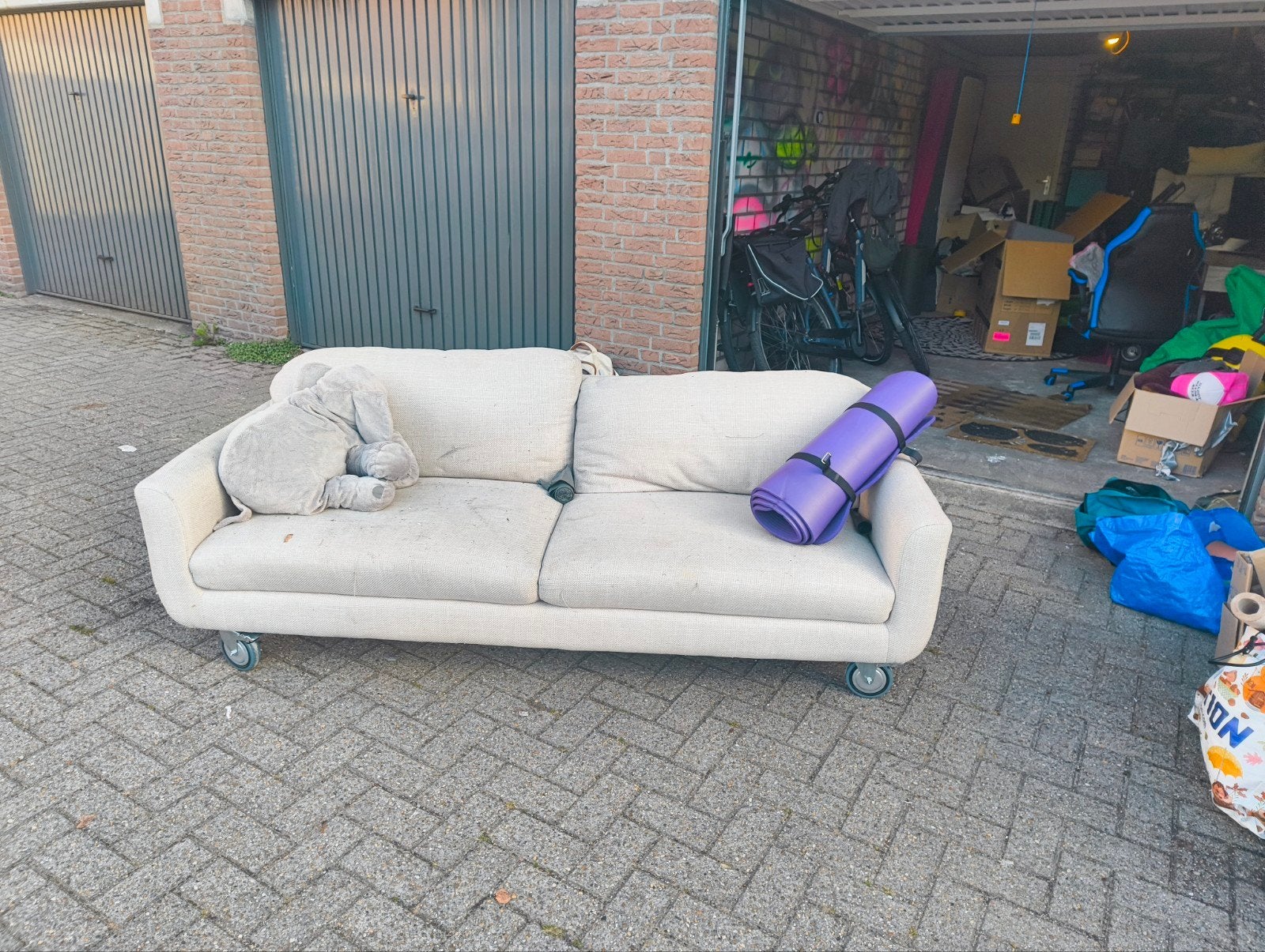Comfortable couch (actually super comfy),  best for outdoors, Tuin en Terras, Ophalen, Gebruikt, Textileen, 3 zitplaatsen