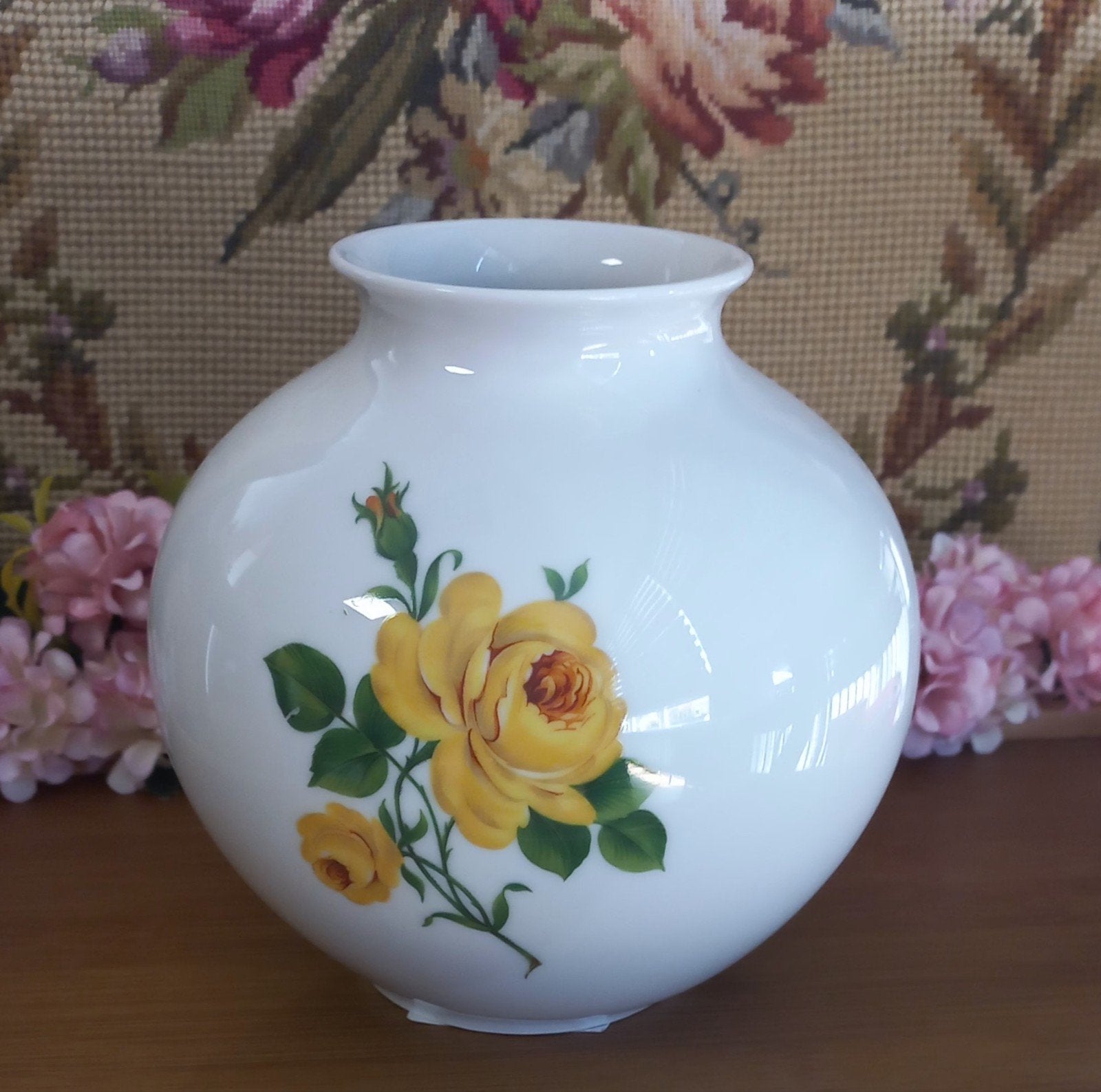 Mooi brocant (bloemen) vaasje, grote gele roos, A.K. Kaiser, Antiek en Kunst, Antiek | Vazen, Ophalen of Verzenden