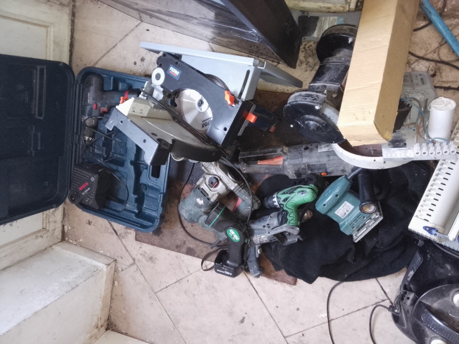 Diverse zaagmachines en gereedschap - Partij, Gebruikt, Cirkelzaag, 600 tot 1200 watt, Ophalen of Verzenden
