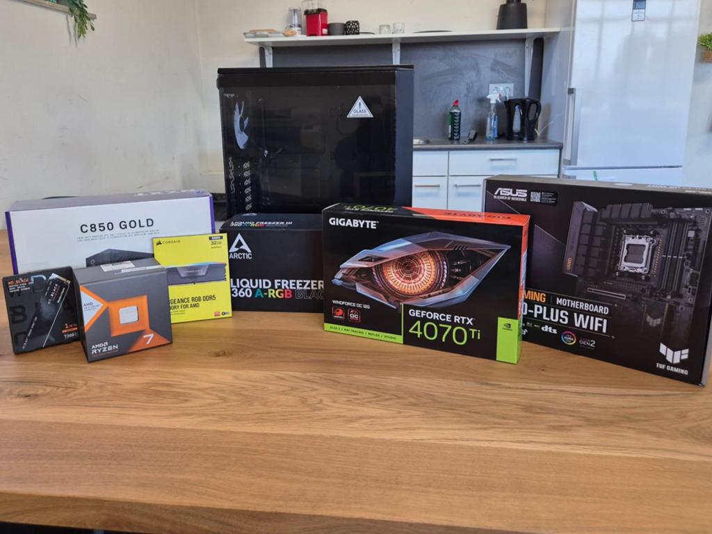 High-End Game PC Setup | RTX 4070 Ti | Ryzen 7800X3D, 32 GB, Virtual Reality, Zo goed als nieuw, 3 TB SSD