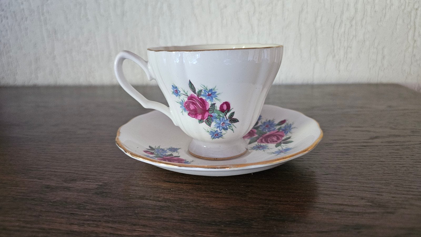 Vintage Crown Royal theekopje met schotel, bloemmotief, Ophalen