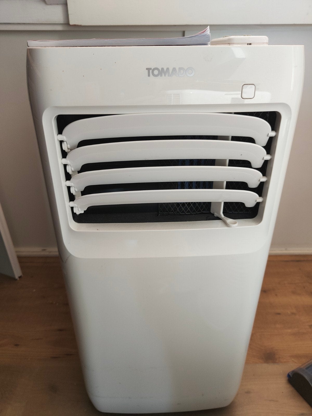 Tomado Mobiele Airco TMA9001W met Afstandsbediening, Ophalen, Minder dan 60 m³, 3 snelheden of meer, Zo goed als nieuw