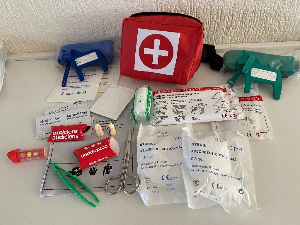 Kofferriem, Labels en EHBO tasje, Ophalen of Verzenden, Zo goed als nieuw, Rood, Overige typen