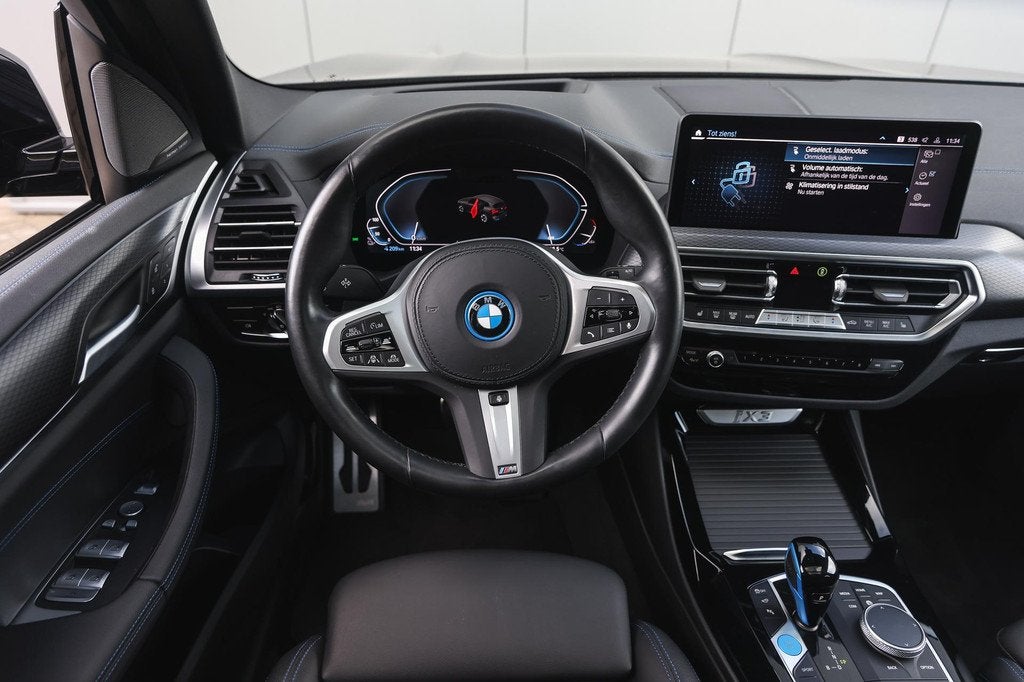 BMW iX3 High Executive / Sportstoelen / Comfort Access / Par, Auto's, BMW, Achterwielaandrijving, Gebruikt, 750 kg, Zwart