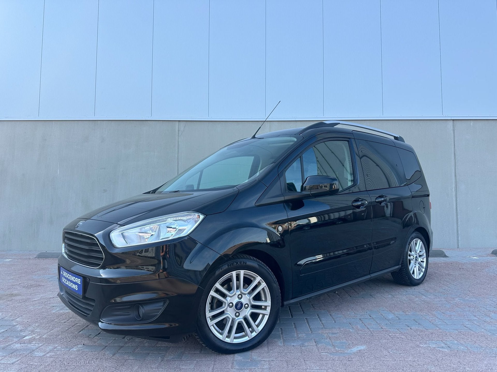 Ford Tourneo Courier 1.0 Titanium Climate C, Cruise C, Navig, Voorwielaandrijving, Gebruikt, Zwart, Met garantie (alle)