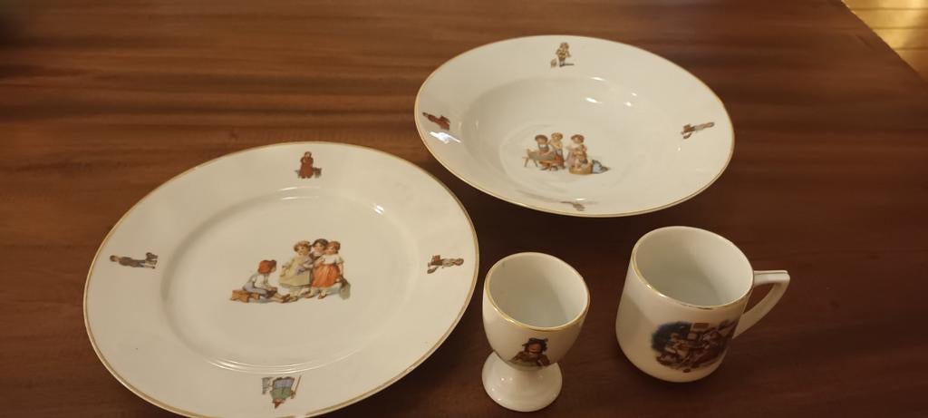 Mooi kinder ontbijtservice van Jäger van rond 1930, Antiek en Kunst, Antiek | Servies compleet, Ophalen of Verzenden