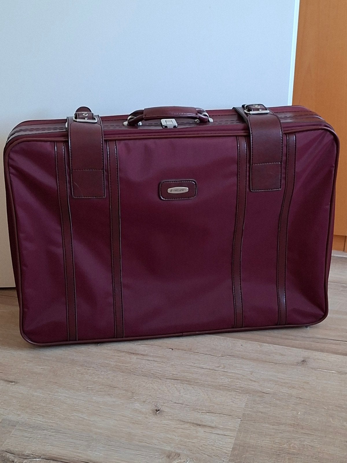 Koffer - Bordeauxrood met kleine gebruikssporen, Gebruikt, 45 tot 55 cm, Slot, Zacht kunststof