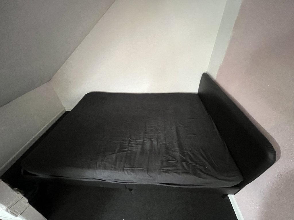 Zwart tweepersoonsbed met hoofdbord en lattenbodem (IKEA), Ophalen, Overige materialen, Zwart, Tweepersoons