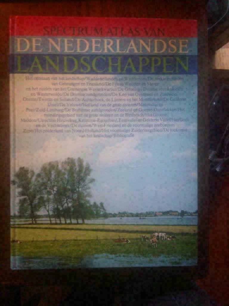 Spectrum atlas van de Nederlandse landschappen ISBN 97890274, Boeken, Ophalen of Verzenden