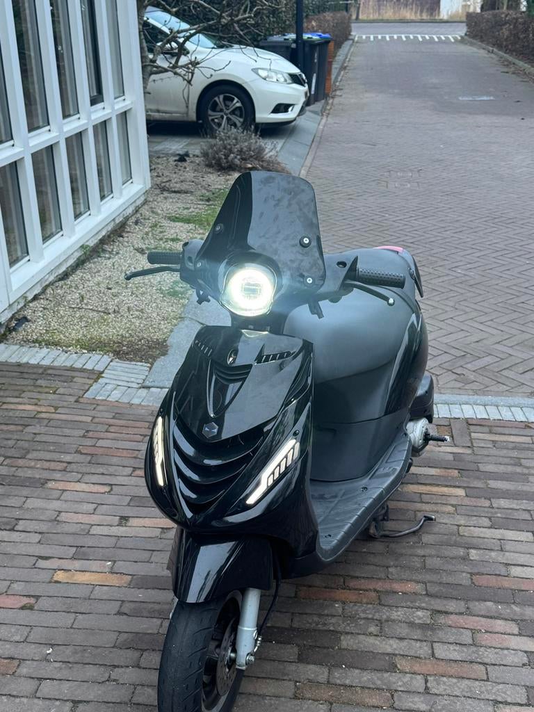 PIAGGIO ZIP 4T | 80CC, Fietsen en Brommers, Scooters | Piaggio, Ophalen of Verzenden, Zo goed als nieuw, Benzine, Zip