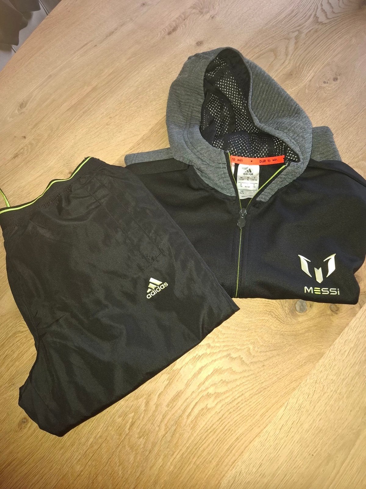 Trainingspak maat 176 Adidas Messi, Kinderen en Baby's, Adidas, Ophalen of Verzenden, Zo goed als nieuw, Setje