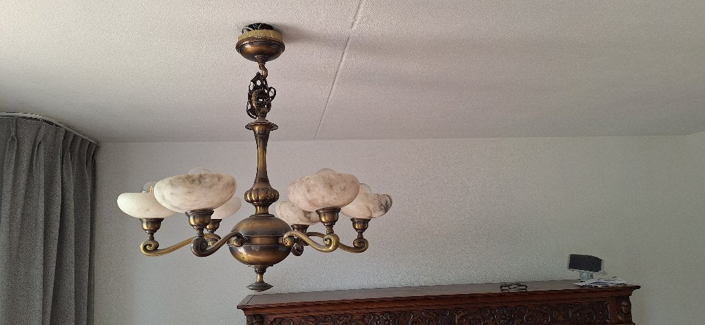 zware bronzen hanglamp met 6 armen en marmeren kelken, Ophalen