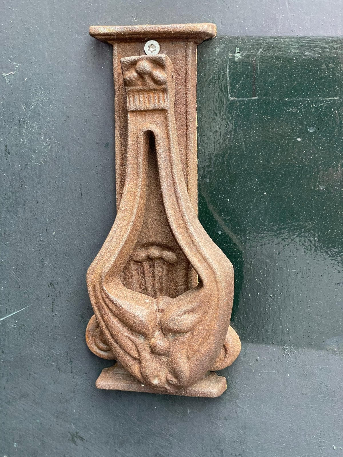 Antieke gietijzeren deurklopper - 19 x 6 cm, Ophalen of Verzenden