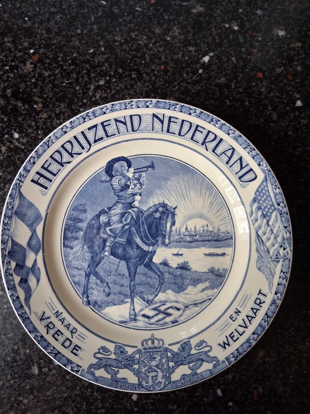 Wandbord van Herrijzend Nederland, Maastricht, Antiek en Kunst, Ophalen of Verzenden