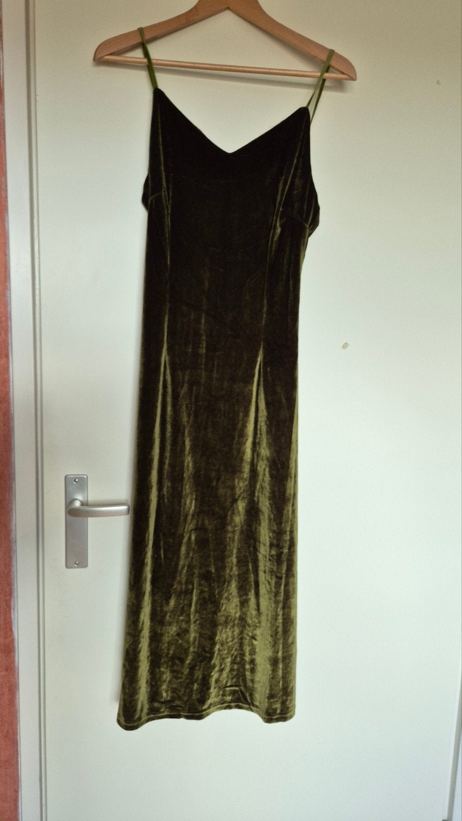 Nieuwe olijfgroene velvet jurk XS/S met blote rug, Galajurk, Nieuw, Ophalen of Verzenden, Maat 36 (S)