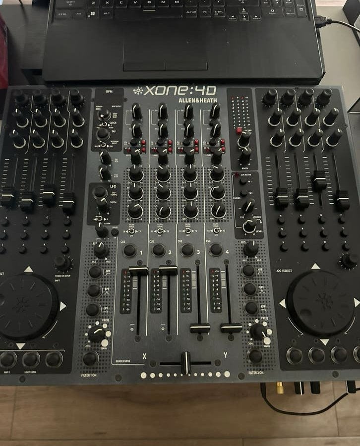 Allen & heath xone 4d, Muziek en Instrumenten, Ophalen of Verzenden, Zo goed als nieuw, Minder dan 5 kanalen