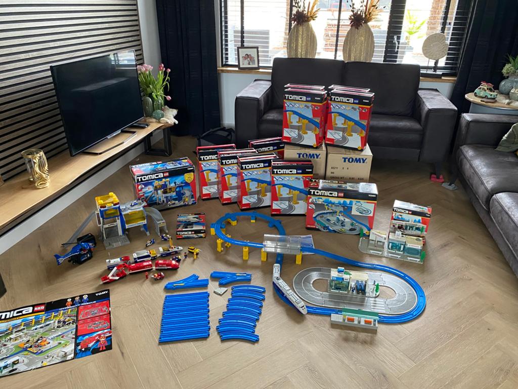 Tomica verzameling inclusief nieuwe dozen railsets, Ophalen, Zo goed als nieuw