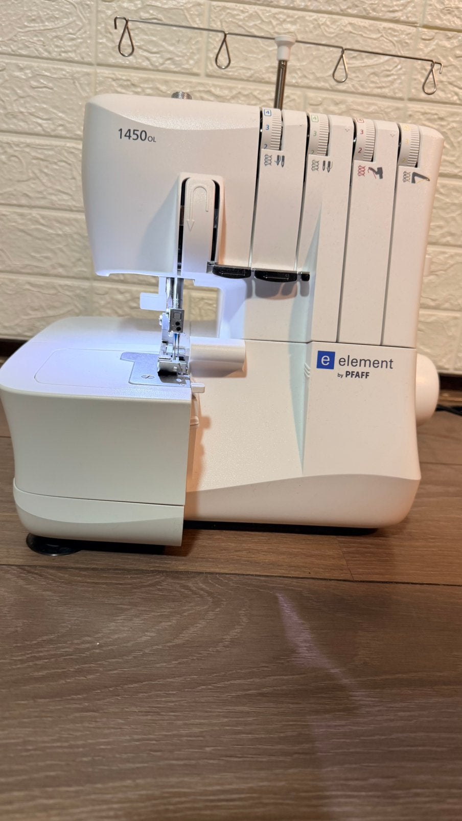 Pfaff Element 1450OLt Lockmachine, Hobby en Vrije tijd, Naaimachines en Toebehoren, Ophalen, Zo goed als nieuw, Lockmachine, Pfaff
