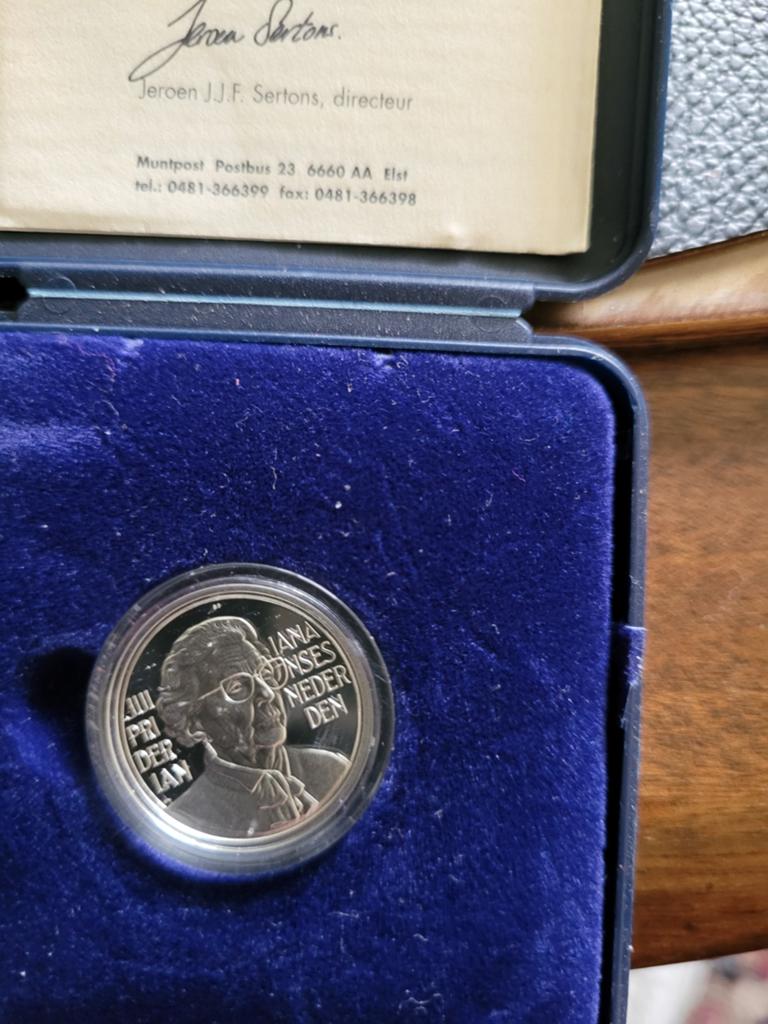 twee zilver herdenksmunten julianna, Postzegels en Munten, Penningen en Medailles, Ophalen of Verzenden, Zilver