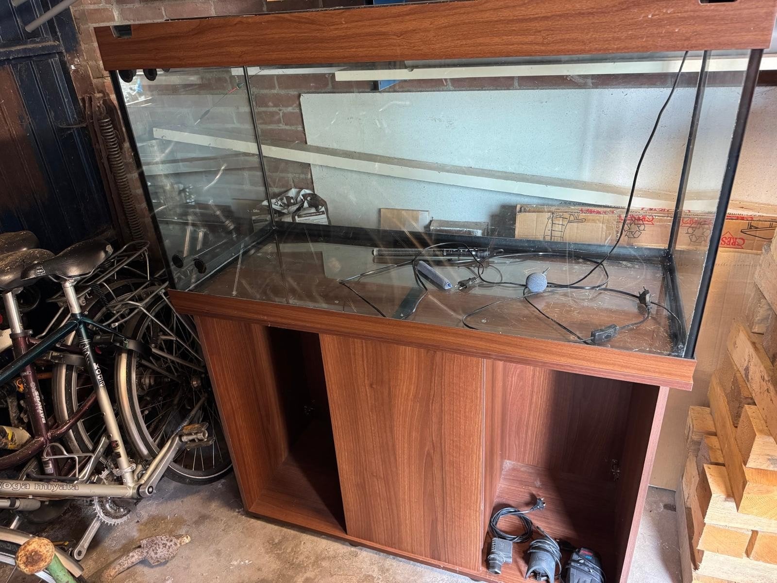 Aquarium van juwel., Dieren en Toebehoren, Vissen | Aquaria en Toebehoren, Gebruikt, Leeg aquarium, Inclusief slangen, Pomp, Verwarming
