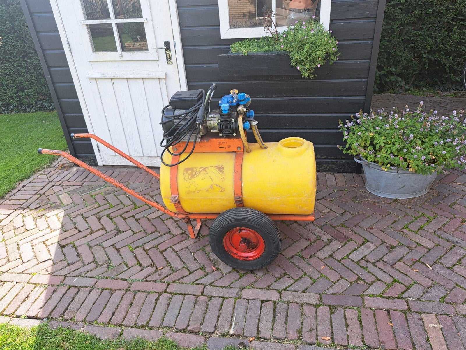 Mobiele spuitwagen met Bertolini pomp, Tuin en Terras, Ophalen