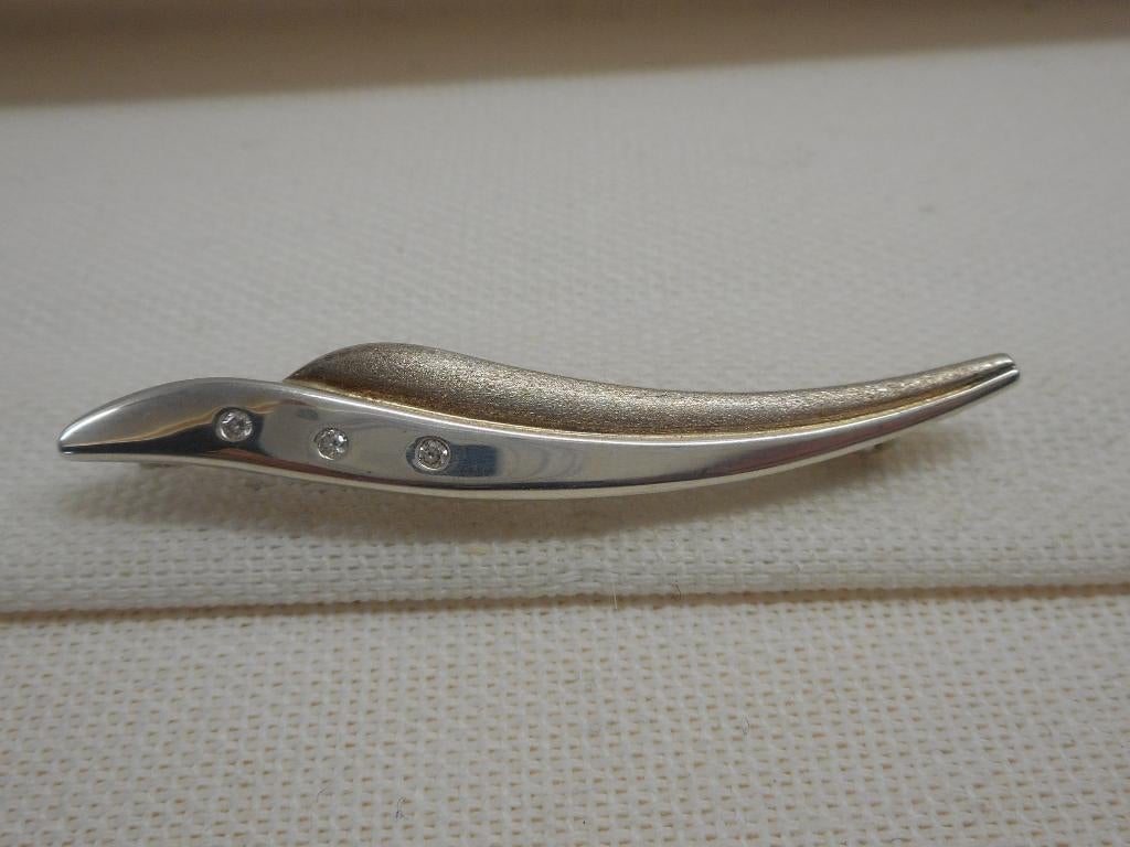 Zilveren modernist broche met steentjes ( Teka ) nr.987