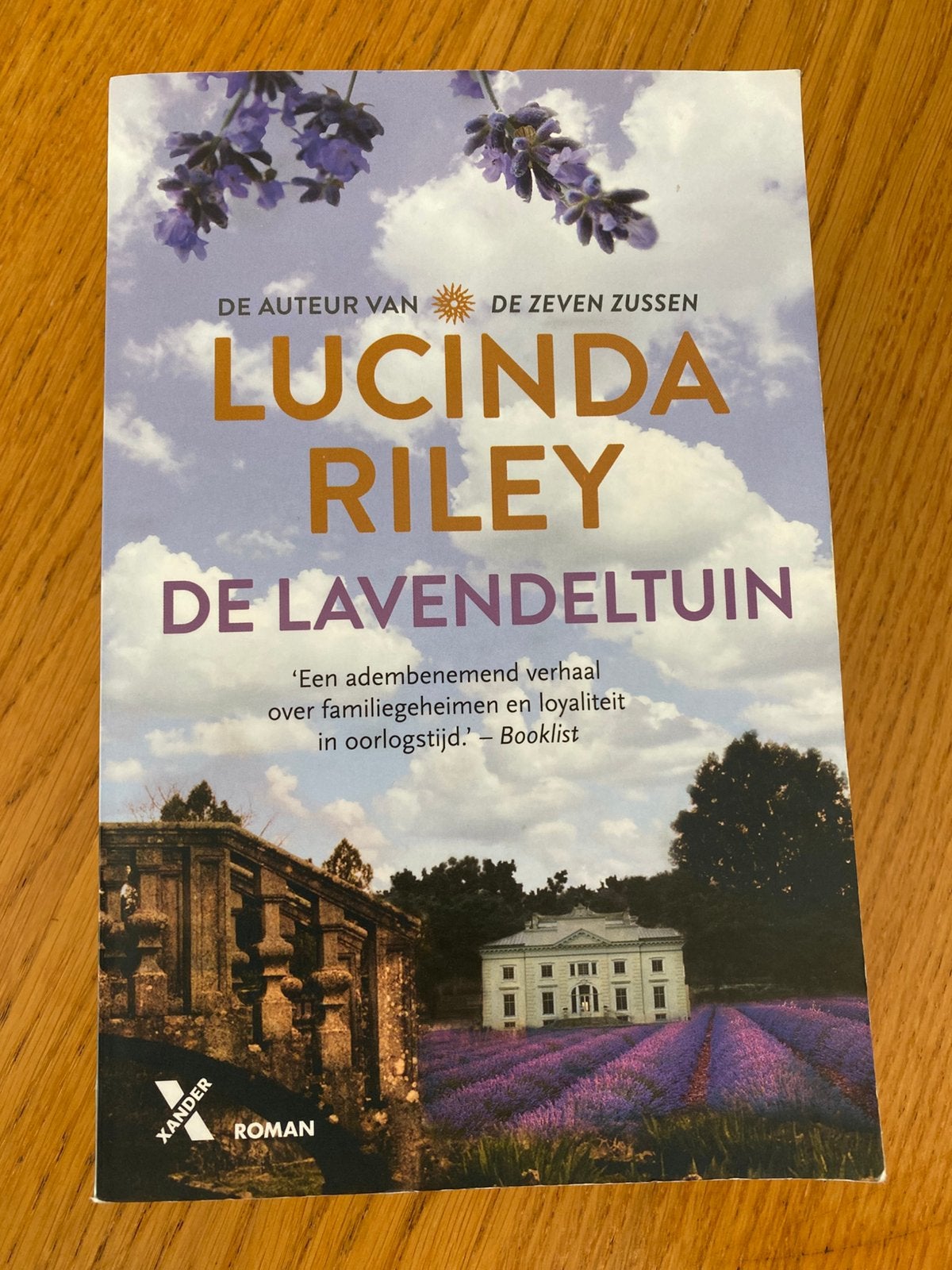 DE LAVENDEL TUIN/  Lucinda Riley, Ophalen of Verzenden, Zo goed als nieuw, Nederland