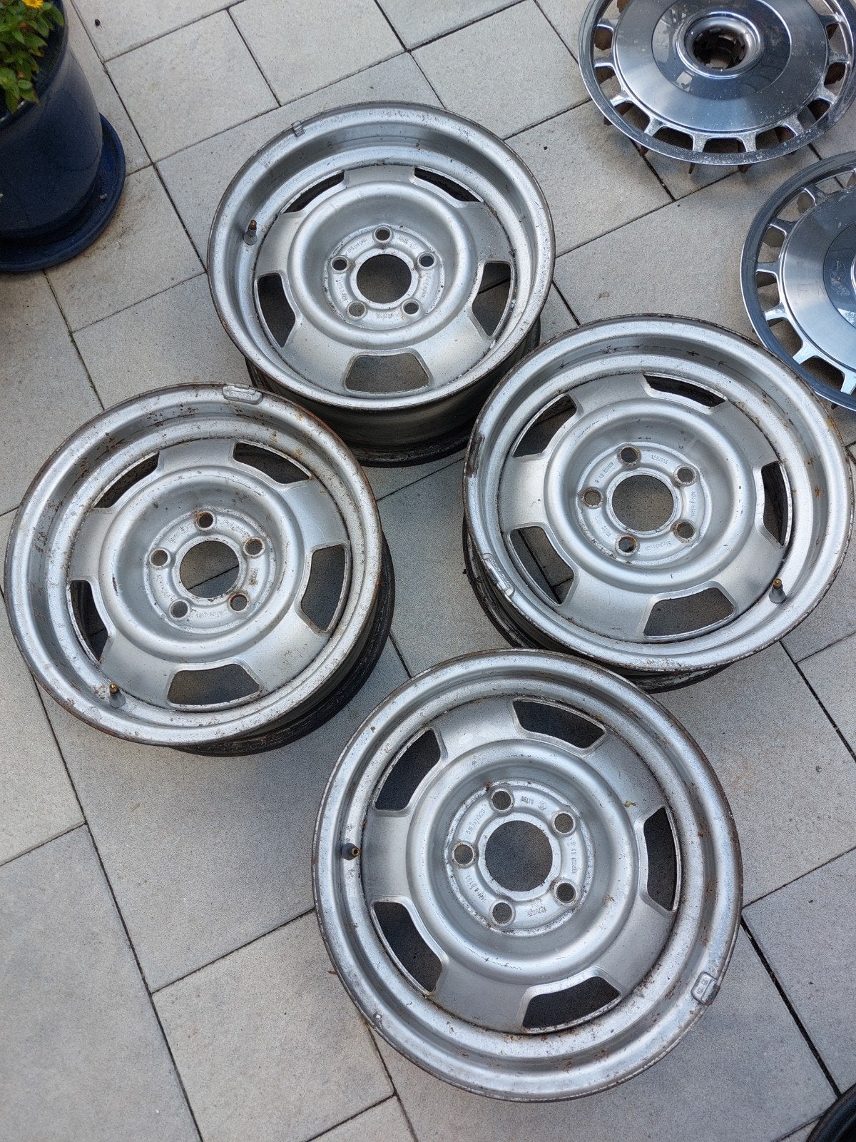 set velgen voor Volvo 240, Ophalen