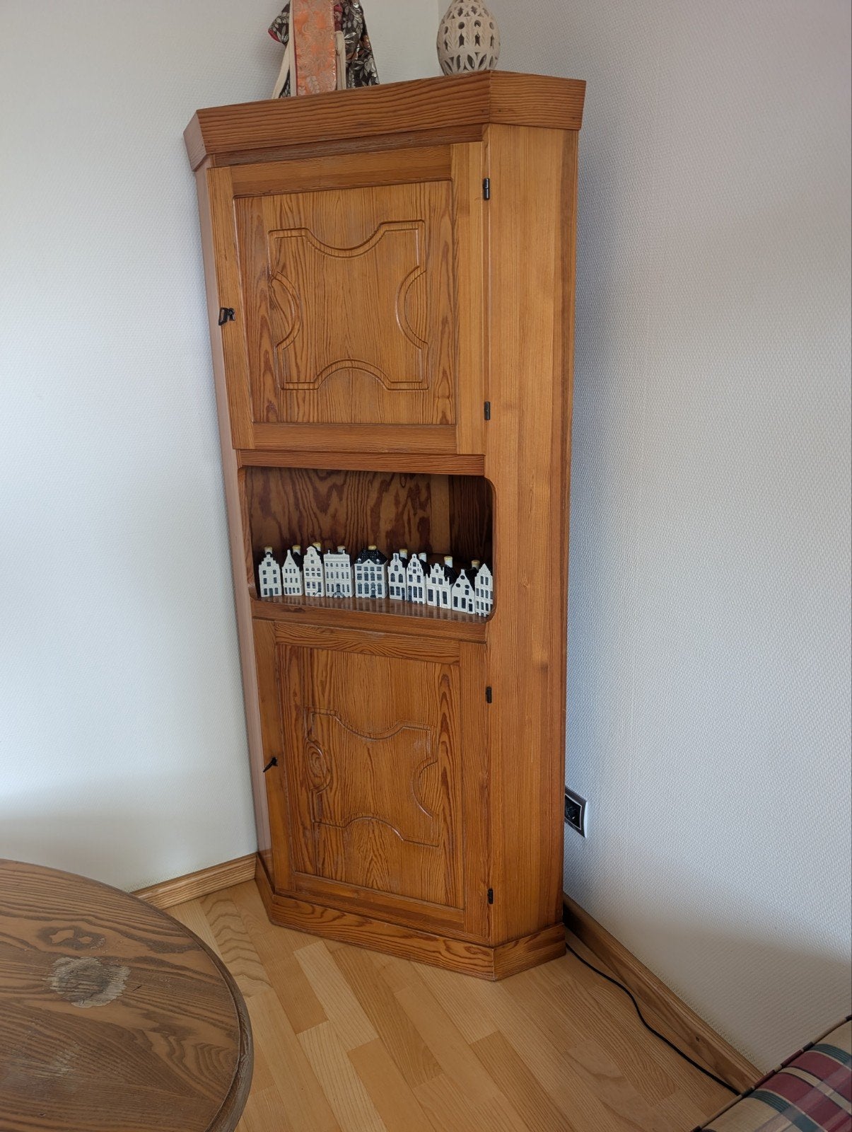 Massief houten hoekkast met deuren en open vak, Ophalen, Grenenhout, 50 tot 100 cm, Klassiek, Landelijk