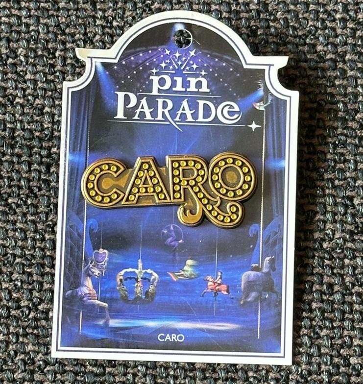Efteling pin Caro op kaartje, Ophalen of Verzenden, Zo goed als nieuw, Button of Speldje