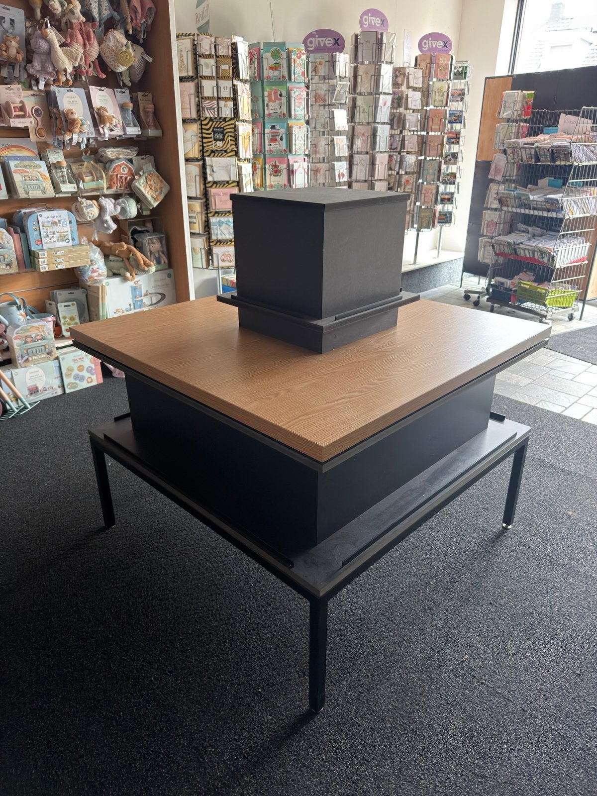 Gebruikte presentatietafel, Ophalen