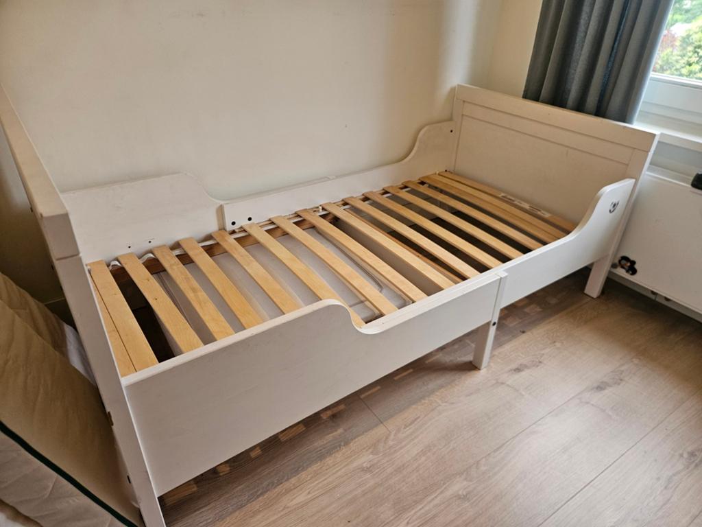 IKEA meegroei kinderbed wit, Kinderen en Baby's, Kinderkamer | Bedden, Gebruikt, 160 tot 180 cm, 70 tot 85 cm, Lattenbodem, Ophalen
