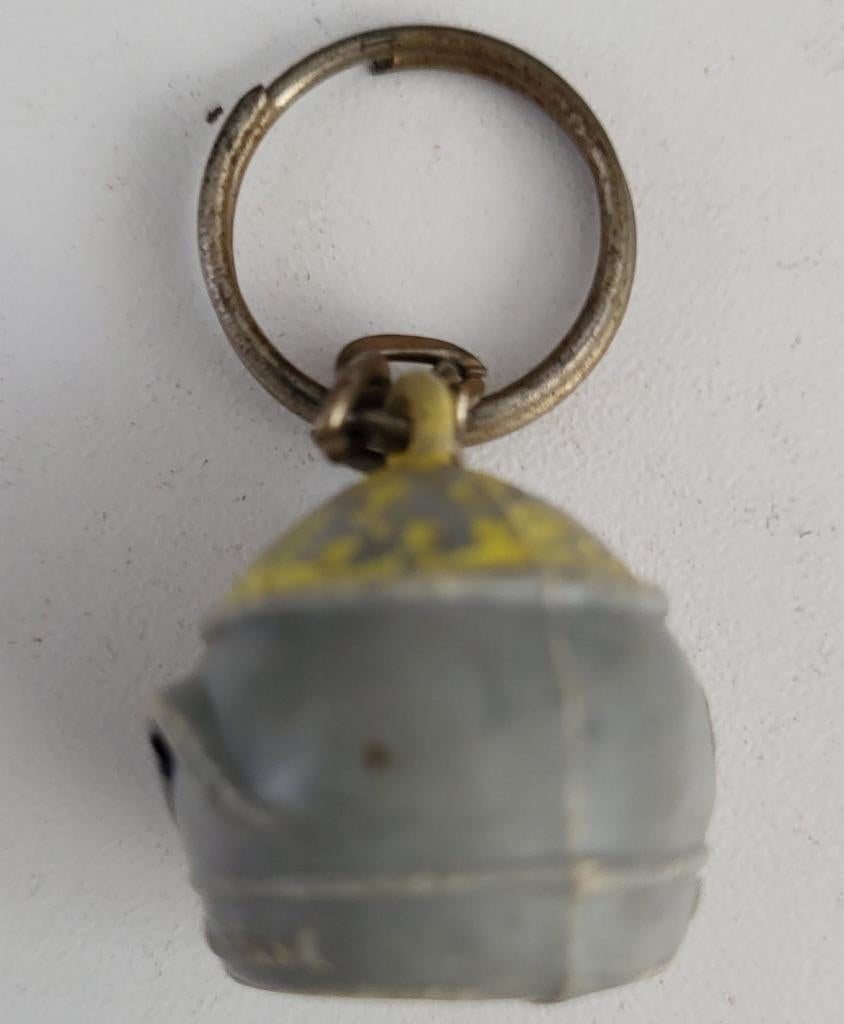 Vintage Sleutelhanger Keulse pot Grijs Geel, Verzamelen, Ophalen of Verzenden, Gebruikt, Overige typen