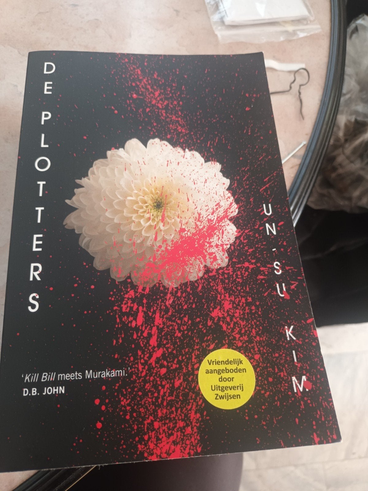 Un-Su Kim - De plotters, Ophalen of Verzenden, Zo goed als nieuw, Un-Su Kim