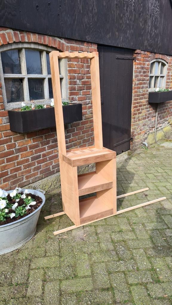 Geweerrek voor 4 geweren en schappen, Ophalen