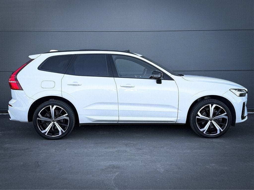 Volvo XC60 2.0 T6 Plug-in hybrid AWD R-Design, Pano, Stuurve, Gebruikt, 1969 cc, Wit, Bedrijf