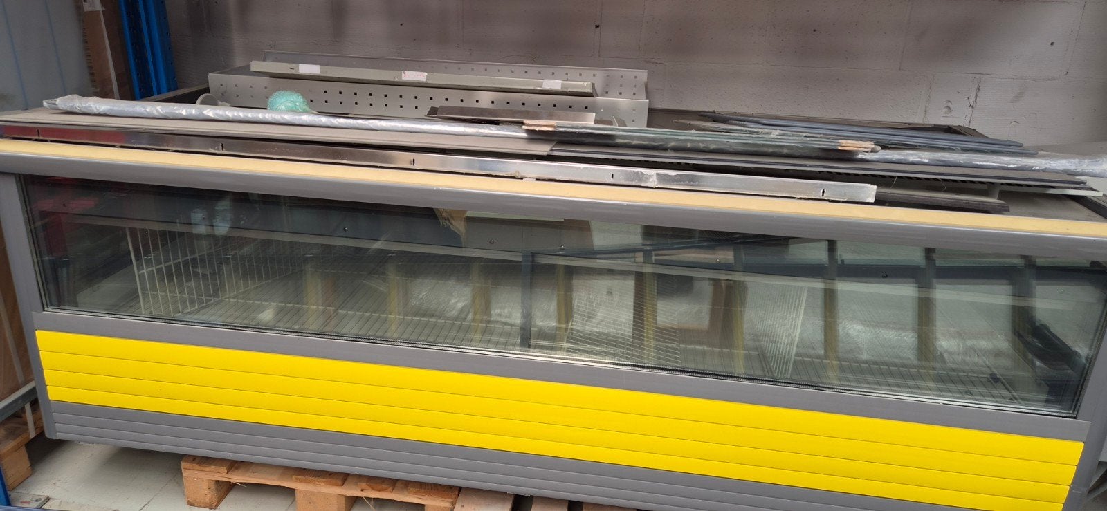 Grote koelvitrine - Ideaal voor horeca of winkel zondermotor, Ophalen, Gebruikt, 85 tot 120 cm