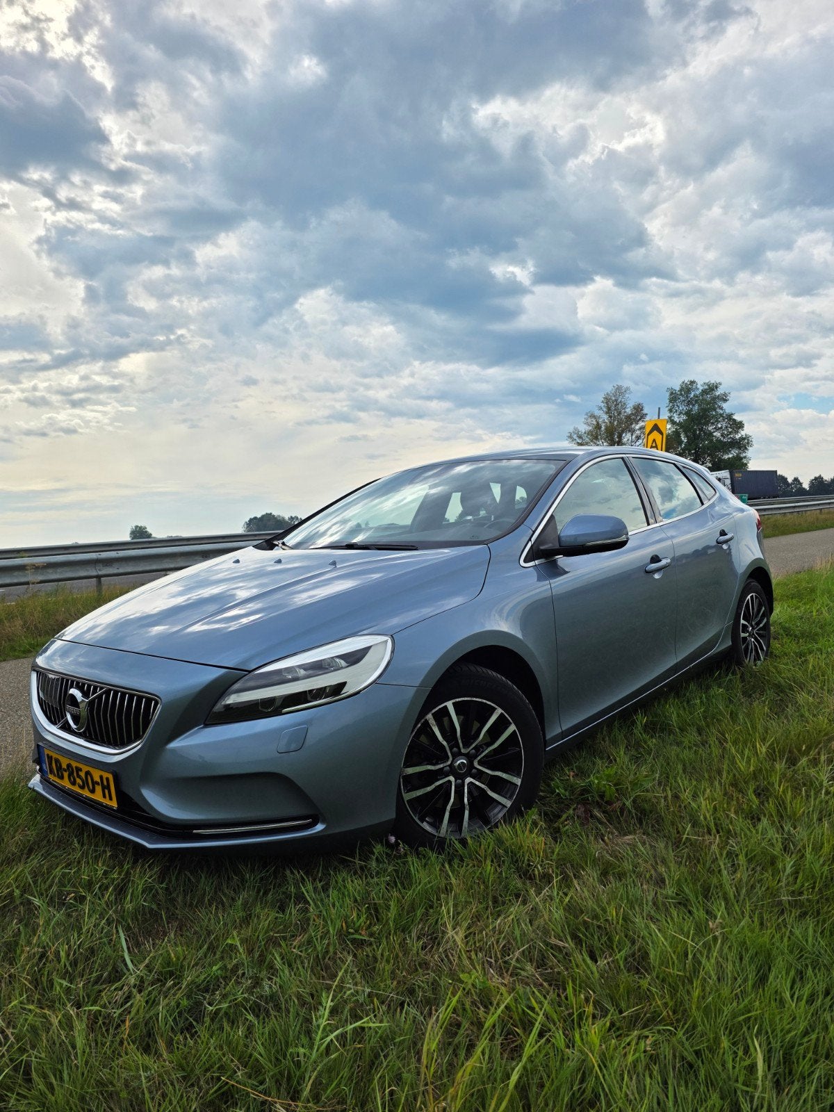 Volvo V40 T2 benzine/standkachel/panoramadak, Voorwielaandrijving, Dealer onderhouden, 4 cilinders, Blauw