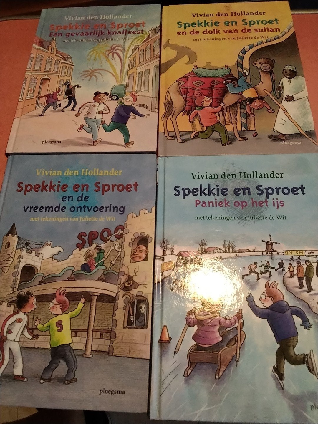 vivian den Hollander Spekkie de sproet zie omschrijving, Ophalen of Verzenden, Zo goed als nieuw, Fictie algemeen