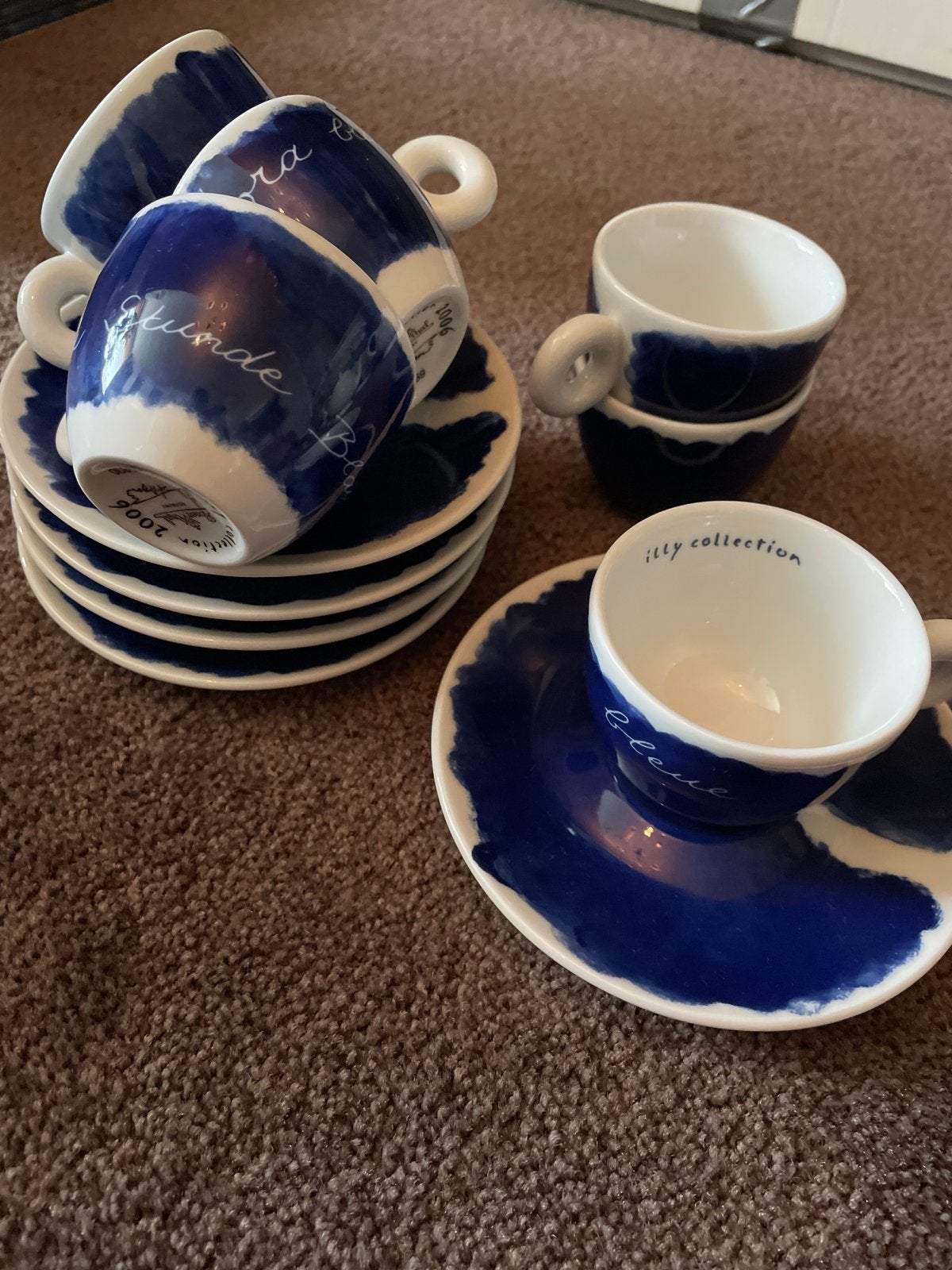 Illy Collection espresso kop en schotel - 2006 editie, Ophalen of Verzenden, Zo goed als nieuw, Kop(pen) en/of Schotel(s), Porselein