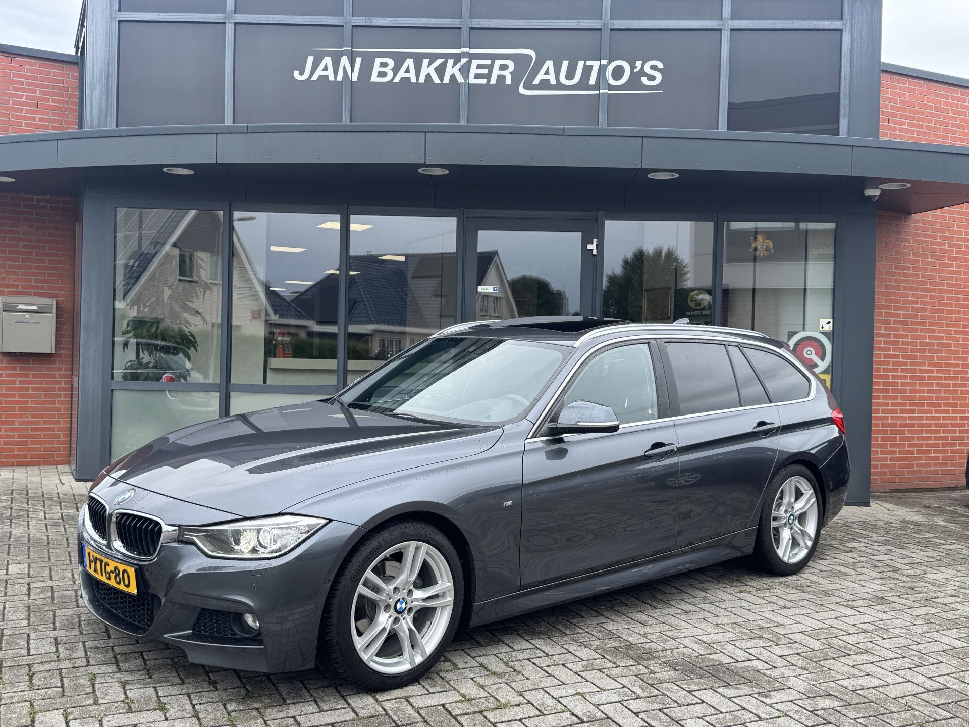 BMW 3 Serie Touring 320i High Executive  M-SPORT  Pano, Automaat, Achterwielaandrijving, Gebruikt, 4 cilinders