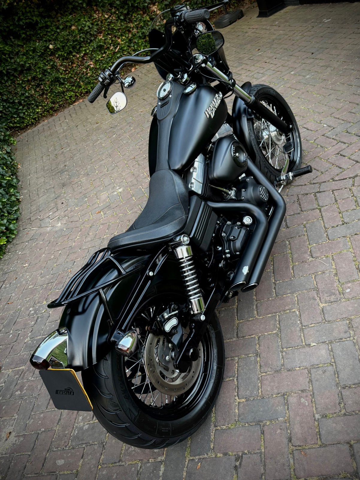Zeer mooie Harley Davidson Dyna STREET BOB 1600 Denim Black, Motoren, Motoren | Harley-Davidson, 2 cilinders, Occasion, Bedrijf