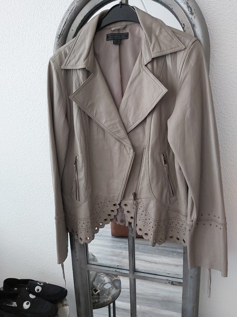 Taupe grijs lams leren zachte jas brons studs maat 38 40, Verzenden, Zo goed als nieuw, Maat 38/40 (M), Grijs