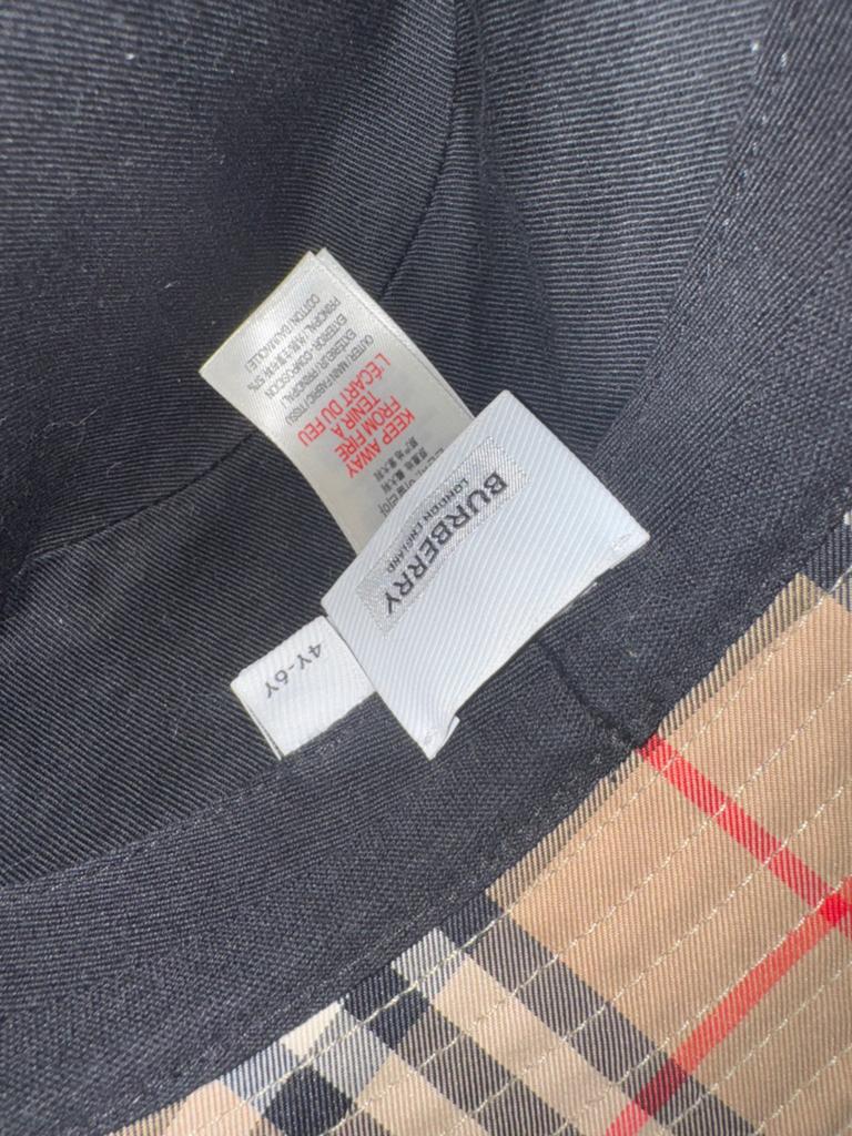 Burberry Bucket Hat - Klassiek Geruit Design, Kleding | Dames, Hoeden en Petten, Ophalen of Verzenden, Zo goed als nieuw, One size fits all
