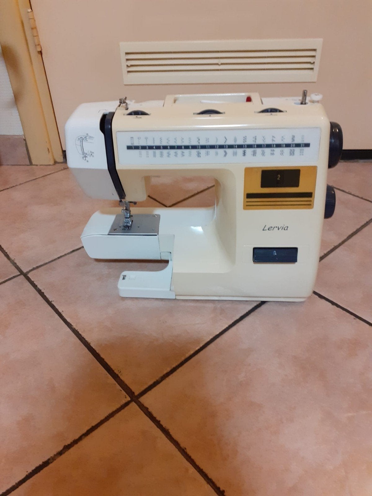 te koop naaimachine, Ophalen of Verzenden, Zo goed als nieuw, Naaimachine, Overige merken